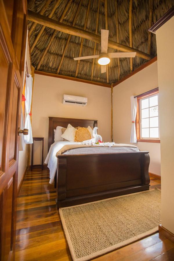 Hidden Jewel Boutique Hotel ซานเปโดร ภายนอก รูปภาพ